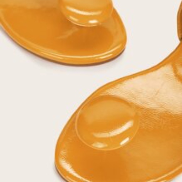 Women Toe Post Yellow Buckle Strap Flat Sandals US Sz 8.5 - Picture 4 of 7